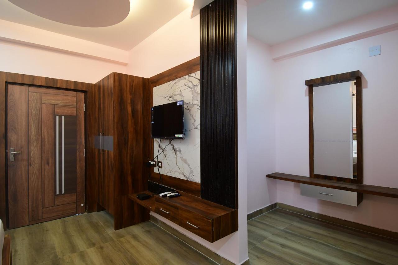 Hotel Sushree International Bhuvanesvar Kültér fotó