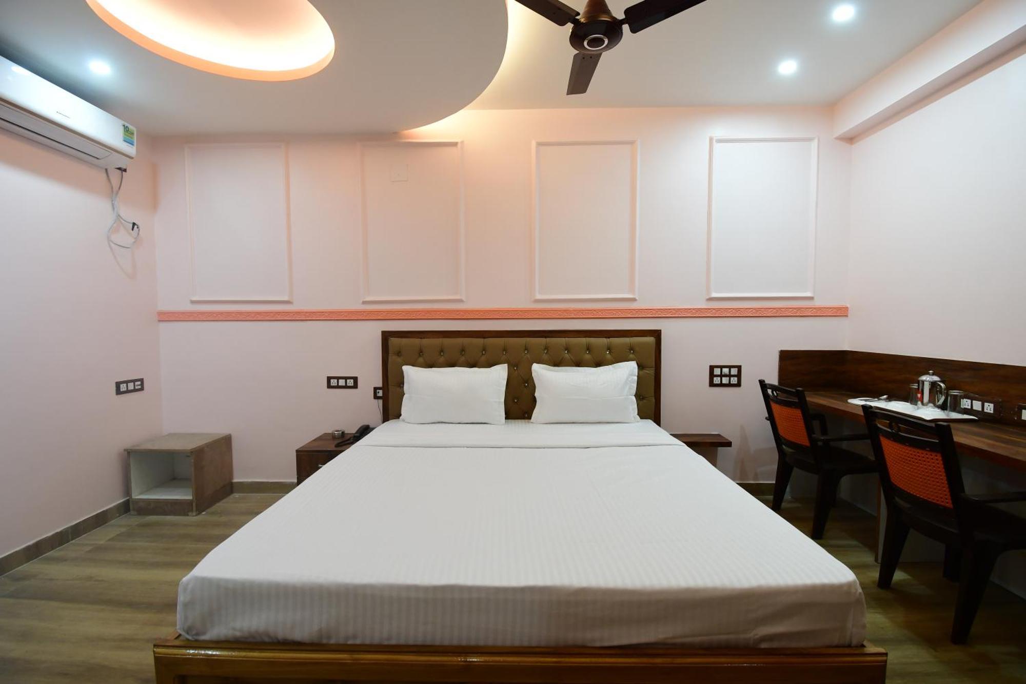 Hotel Sushree International Bhuvanesvar Kültér fotó